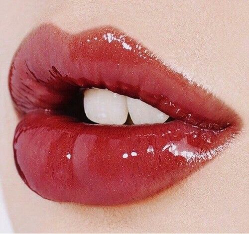Lipglass - '90s nostalgia beauty and glossy lips. Image courtesy of Roccabox