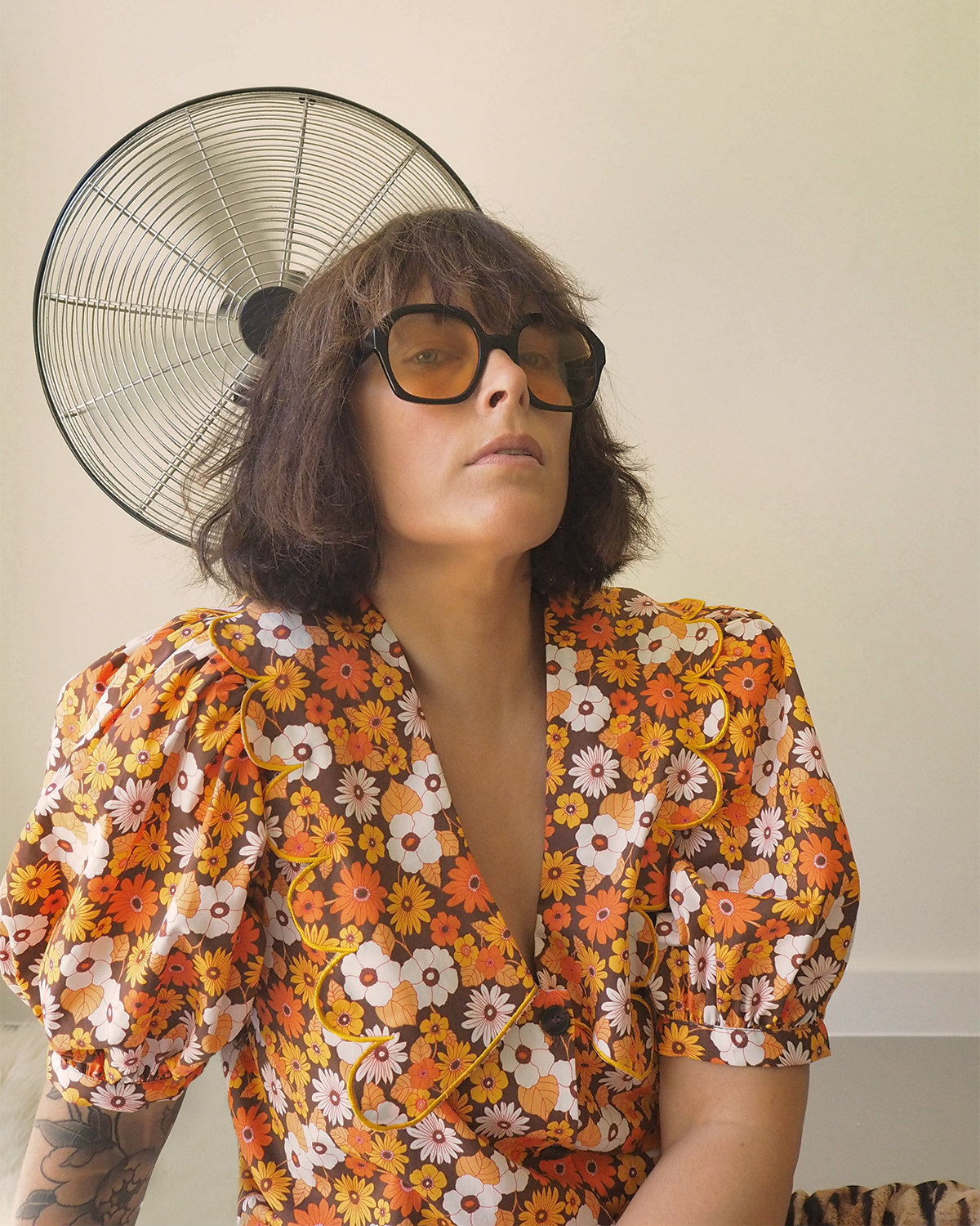 Bulky square-shaped sunglasses. '70s vintage essentials. Credits @annacascarina