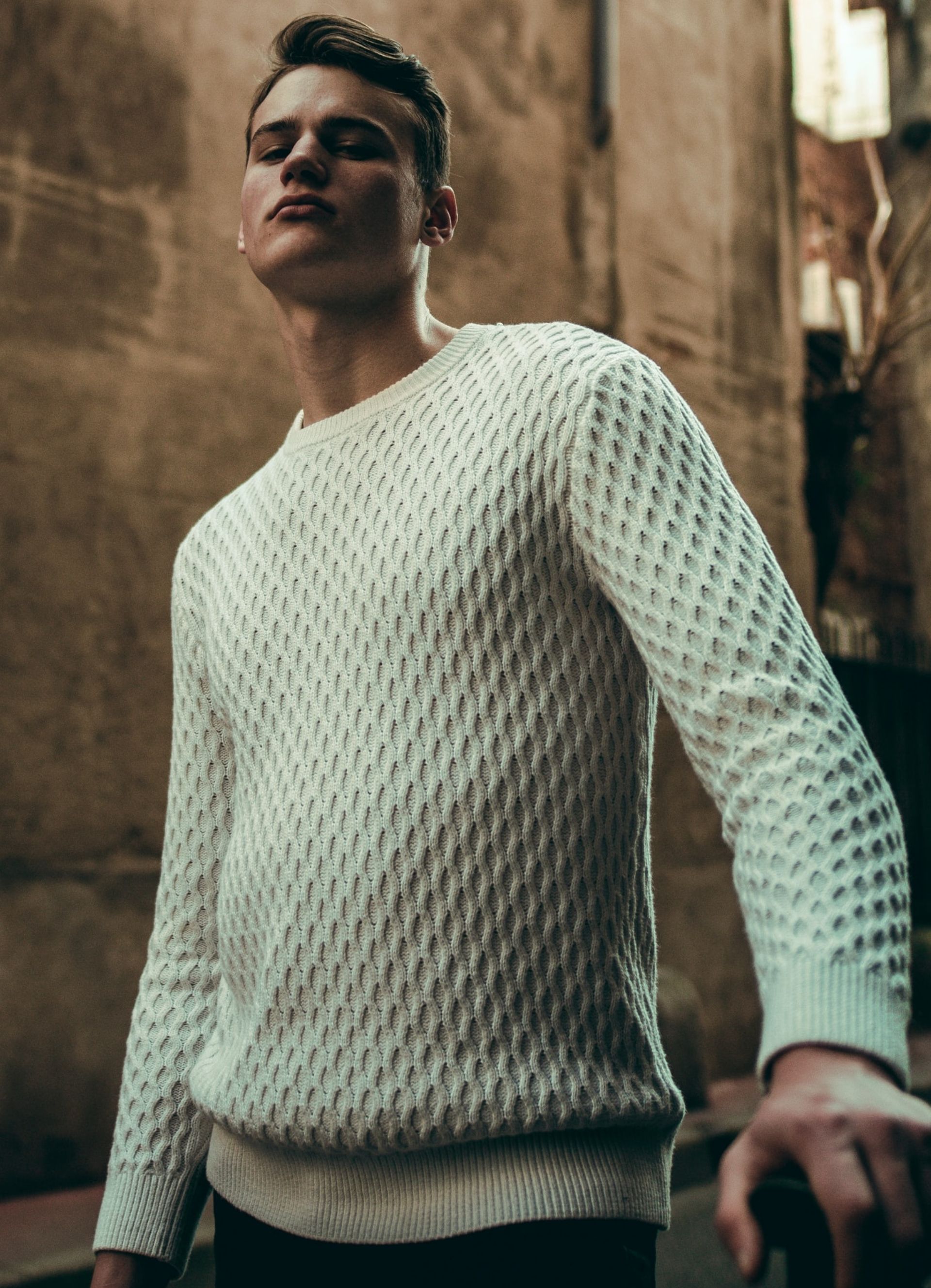 Knitwear and chunky knitwork for AW21. Photo by perchek_industrie, Unsplash