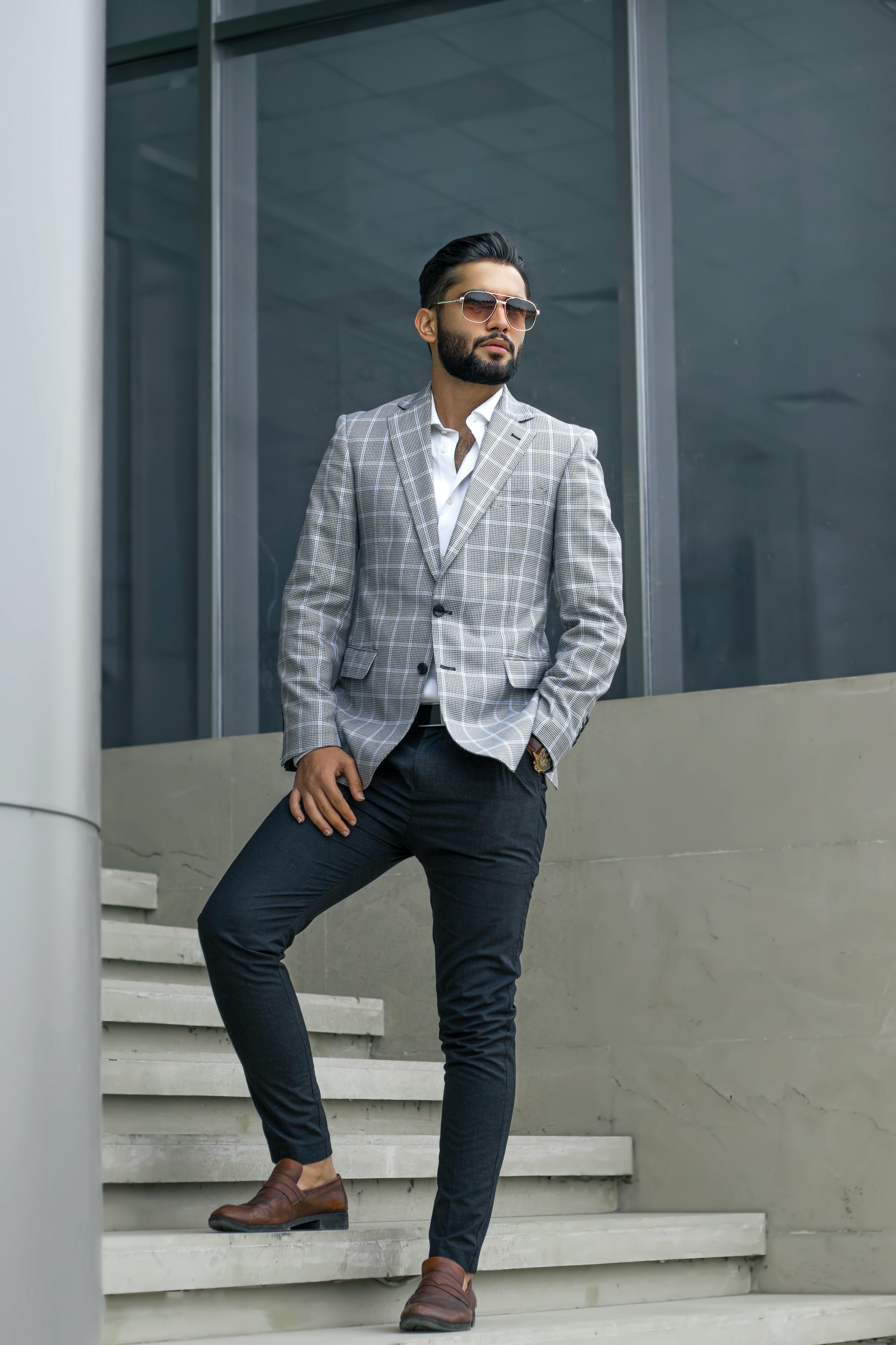 Blazers, tips and fashion essential for professional men. Ph. Mahdi Bafande, Unsplash
