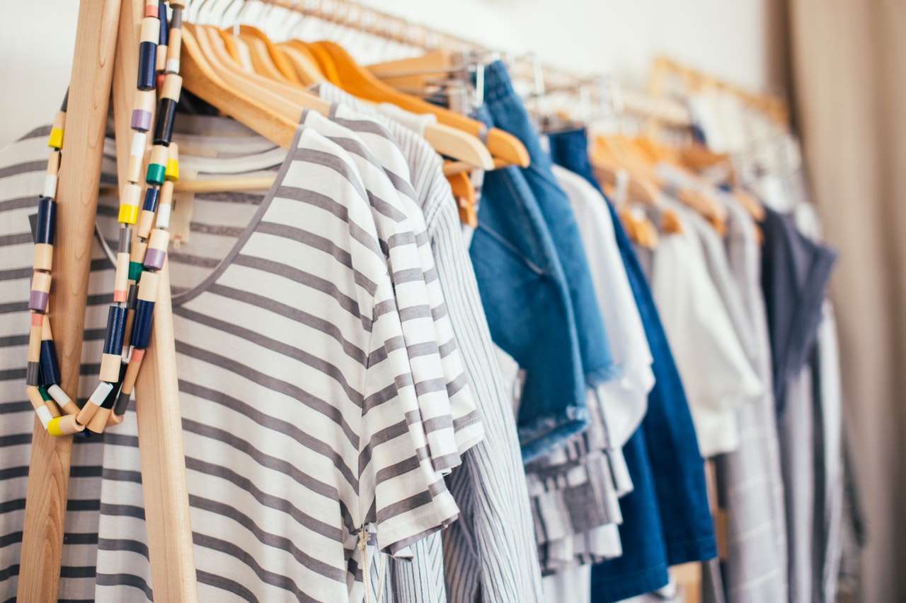 How to organise your wardrobe. Ph. Rachel Claire, Pexels