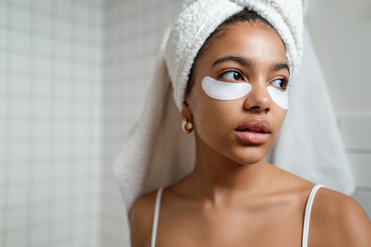 Dark circles, causes and how to improve them. Ph. Ron Lach, Pexels