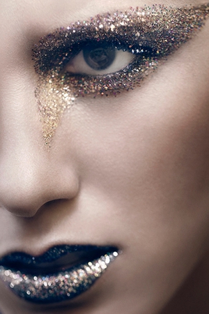 Sparkle with glitter this Christmas using Mac Cosmetics